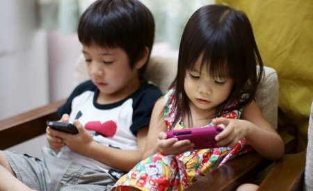 21 цагаас хойш гэр бүлээрээ ухаалаг утас, цахим хэрэгсэл ашиглахгүй байхыг уриаллаа