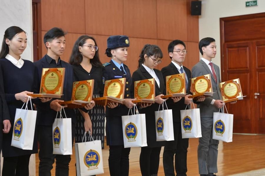 Шилдэг 28 оюутан Монгол Улсын Ерөнхий сайдын нэрэмжит тэтгэлэг хүртэв