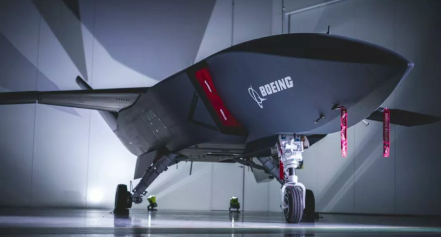 “Boeing” хиймэл оюун ухаан суурилуулсан нисэгчгүй онгоцоо танилцуулав